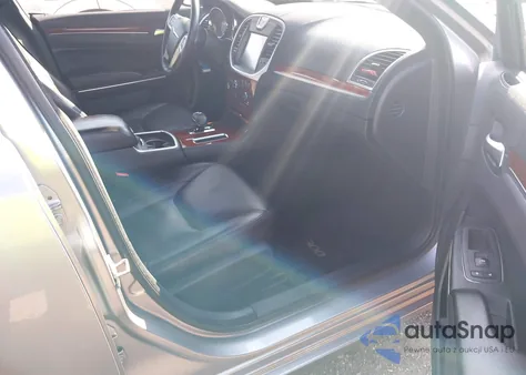 2013 Chrysler 300 Motown z USA, uszkodzony, nr VIN 2C3CCAAG1DH599342